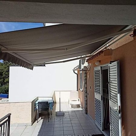 Apartman Vera Cres Bagian luar foto