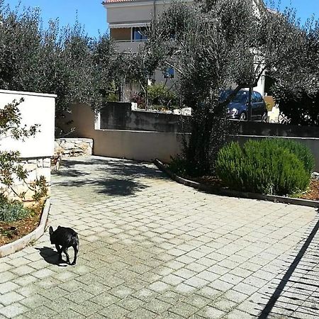 Apartman Vera Cres Bagian luar foto