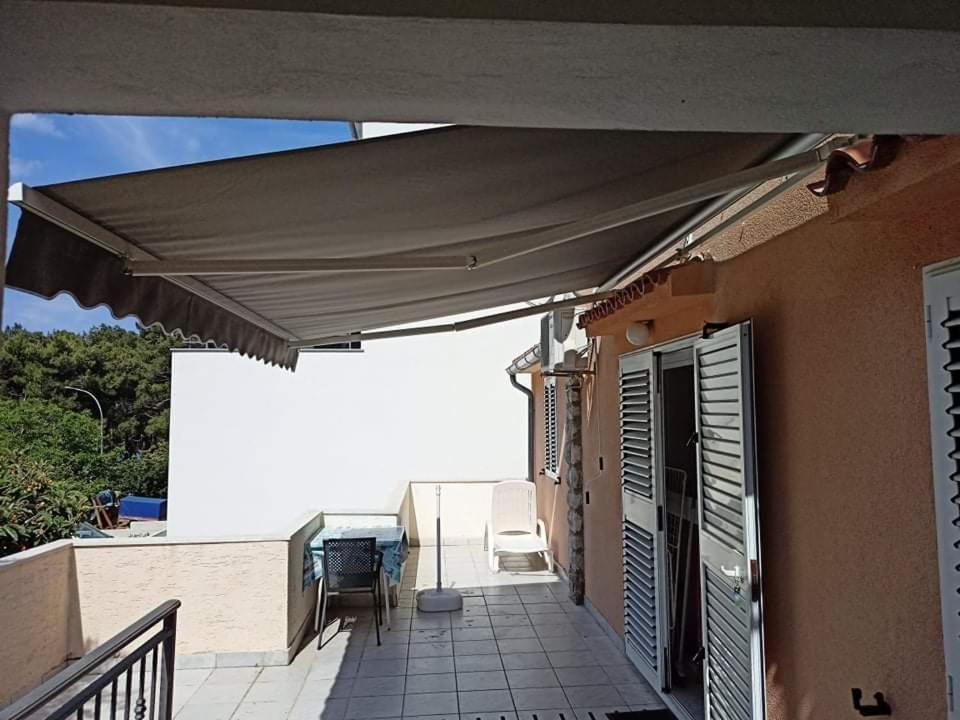 Apartman Vera Cres Bagian luar foto