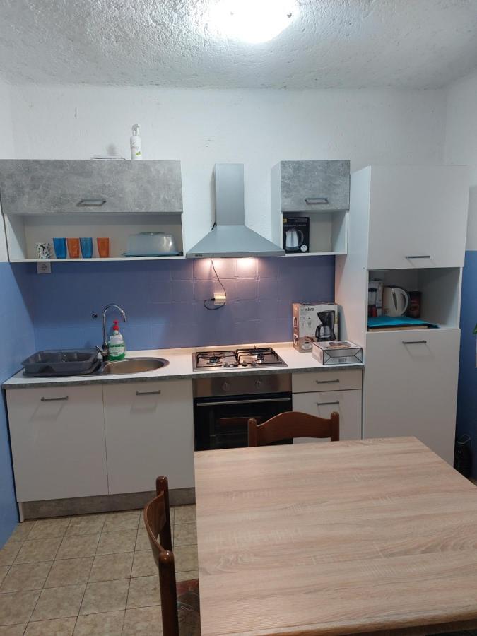 Apartman Vera Cres Bagian luar foto