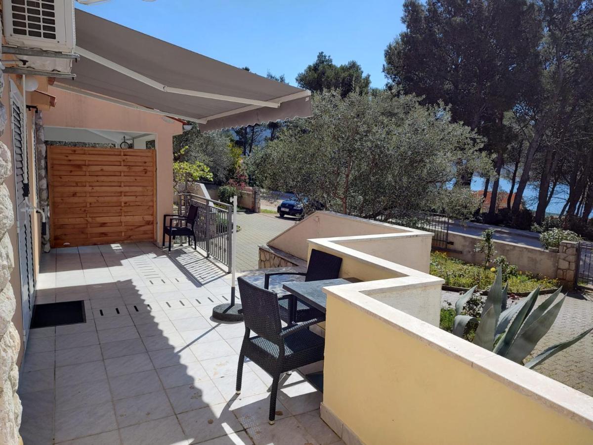 Apartman Vera Cres Bagian luar foto